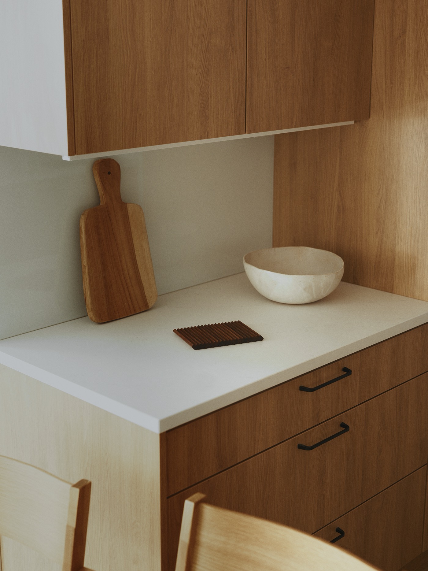 The corner of an oak kitchen in morning light in Grand