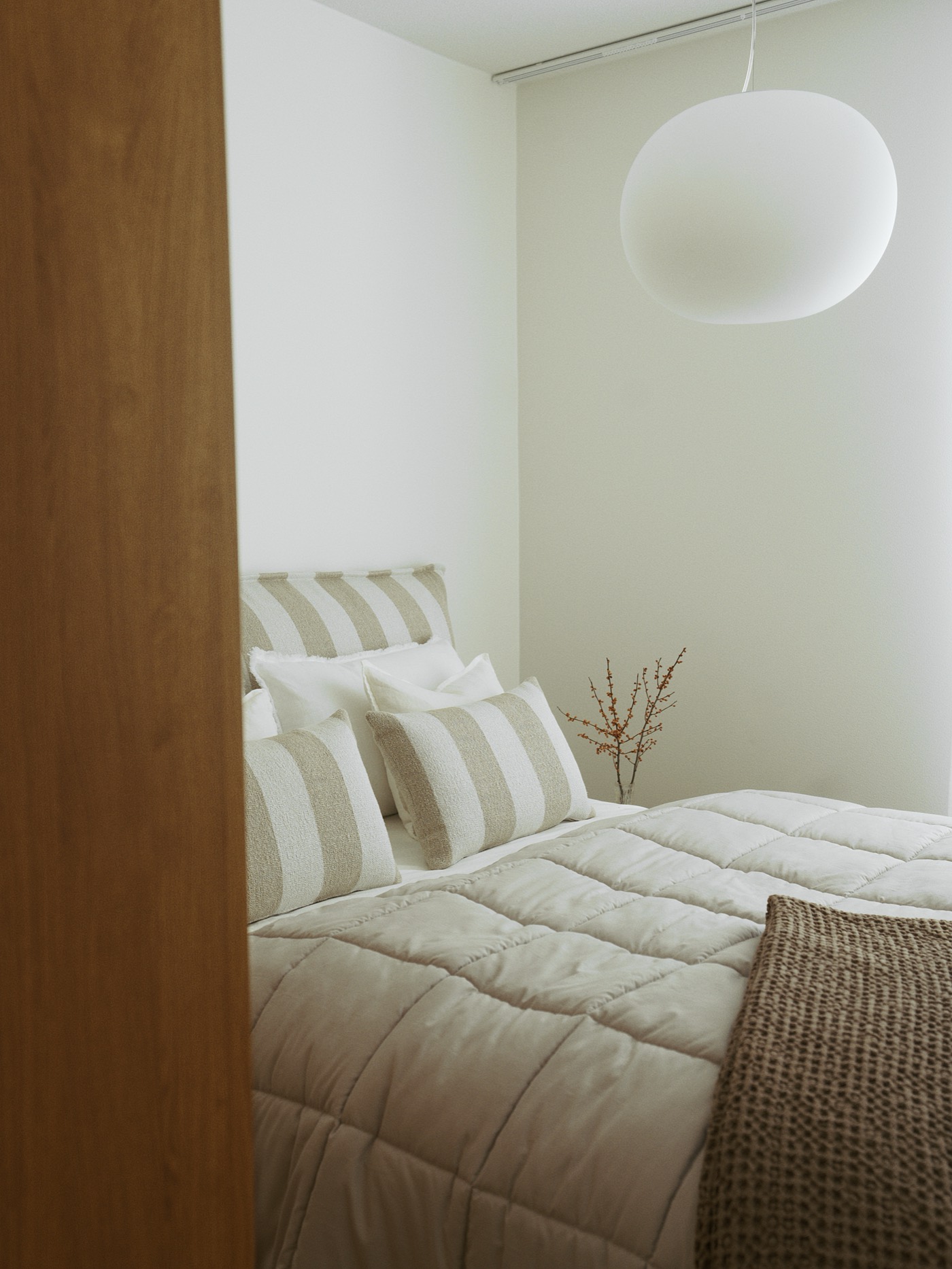 A bedroom behind an oak door in Grand